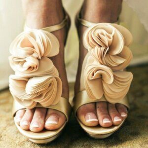 Badgley Mischka Women's Nude Floral Heel